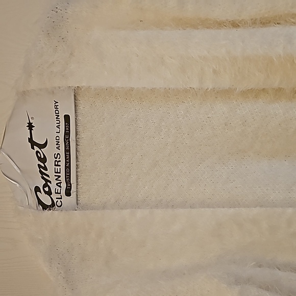 White cardigan sweater with geometric patterns and cozy chunky knit - Picture 4 of 6